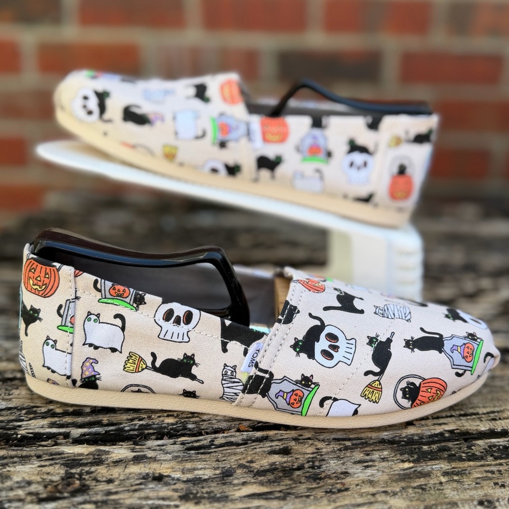 NWOB TOMS "Halloween Cats" Belmont Sz 6.5 Slip On Flats Festive Holiday Shoe F1 - Picture 6 of 14
